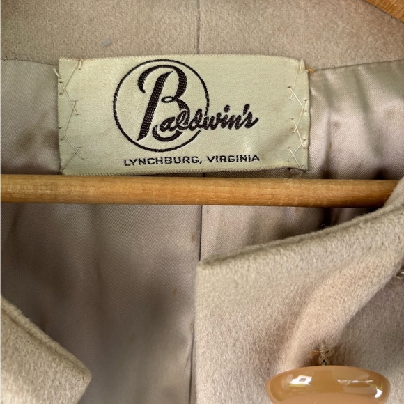 Vintage Baldwin Tan Wool Trench Coat  with fur collar. Classic ! - Picture 2 of 8